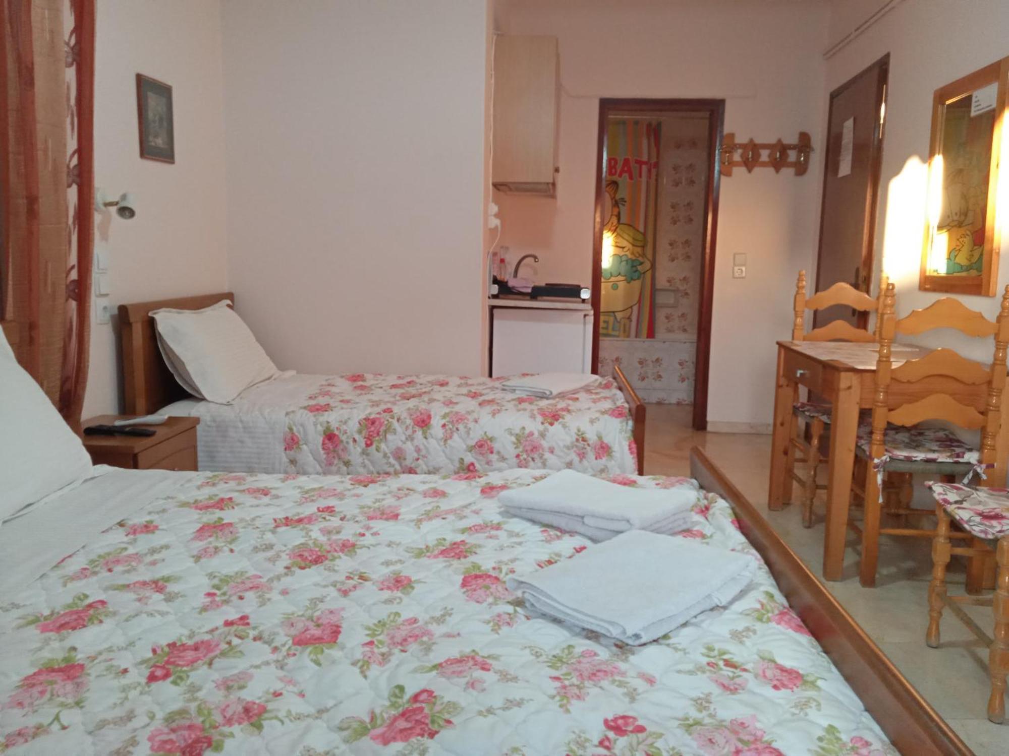 Dimitra Pentaliou Rooms Kaména Voúrla Rom bilde