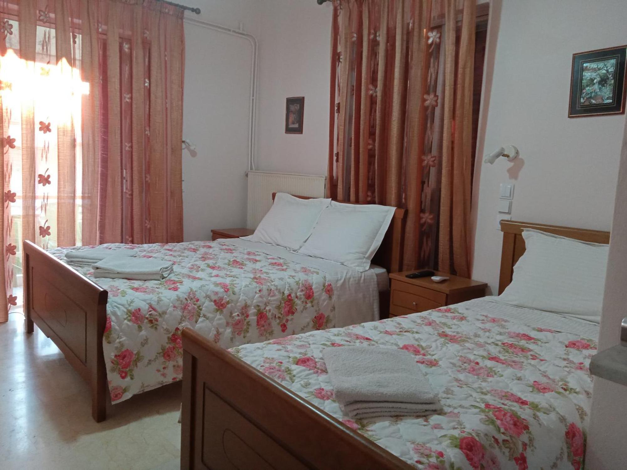Dimitra Pentaliou Rooms Kaména Voúrla Rom bilde